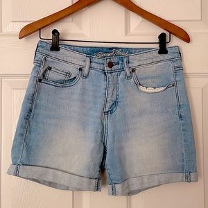 A washed-light blue size 4 Universal Threads short